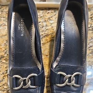 Liz Claiborne Blue Chain Accent Heels